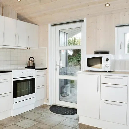 3 Bedroom Lovely In Henne *