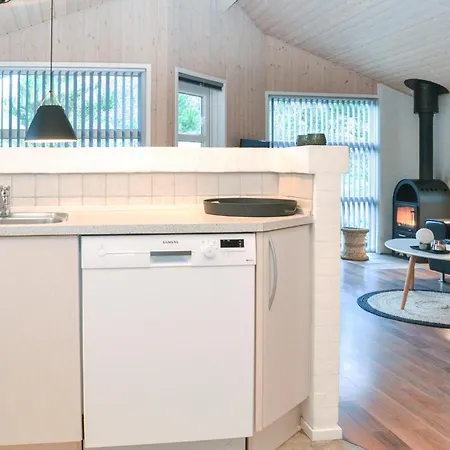 3 Bedroom Lovely In Henne Ferienhaus Henne Strand