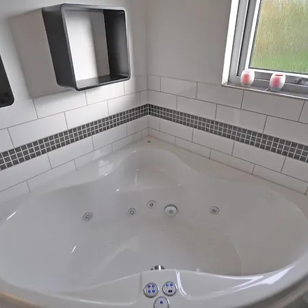 3 Bedroom Lovely In Henne